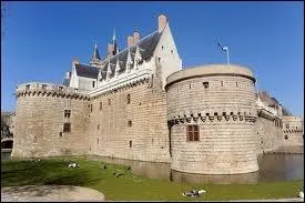Dans quelle ville se trouve le château des ducs de Bretagne ?