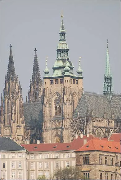 La cathdrale saint-Guy. Une Cathdrale est un lieu de culte... .