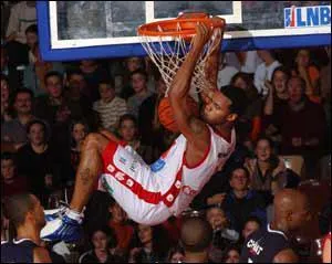 Comment s'appelle le plus grand club de basket de Cholet ?