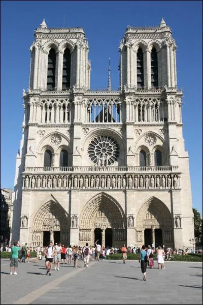 Incroyable production de l'architecture gothique dont la construction s'tend sur plus de 2 sicles...