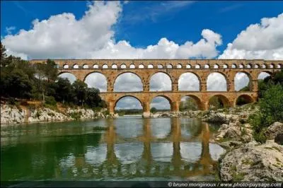 Aqueduc romain, situ dans le dpartement du Gard, bti dans la premire moiti du 1er sicle...