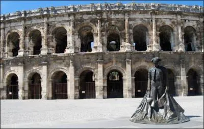 Amphithtre romain, situ dans le dpartement du Gard, bti  la fin du 1er sicle...