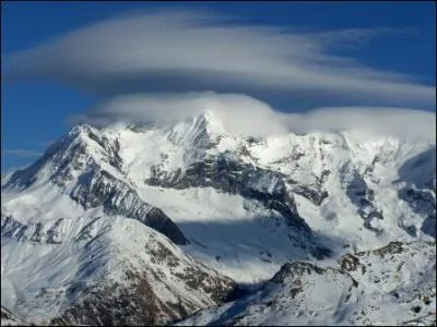 Point culminant de la chane des Alpes, avec une altitude de 4810 mtres, sa premire ascension date de 1786...
