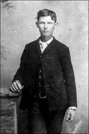 Qui est cet adolescent ?