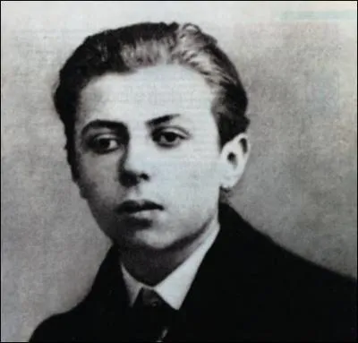 Qui est cet adolescent ?