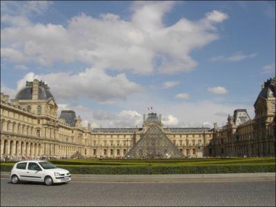 Quelle est la nationalit de l'architecte de la pyramide du Louvre ?