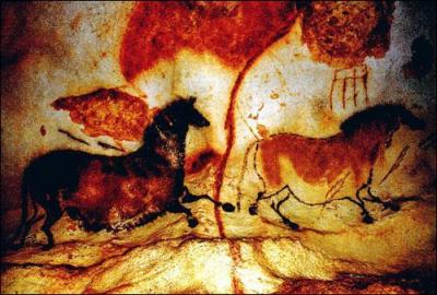 Comment appelle-t-on les peintures qui ornent les murs de la grotte de Lascaux ?