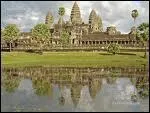 Dans quel pays se trouve le site monumental d'Angkor ? ( Angkor Vat est le plus grand temple de ce site).