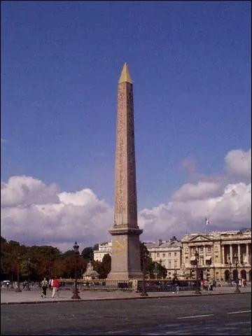 Sur quelle place parisienne se trouve ' L' Oblisque' ?