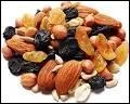 Sous la dnomination 'fruits secs' on entend, les fruits frais schs (pruneaux, dattes, figues... ) et les fruits olagineux (noix, amandes, pistaches... ).