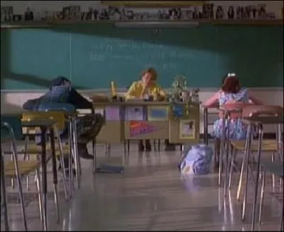 Pour quelle raison se retrouve-t-elle en retenue avec son ennemi de toujours, Brandon ?