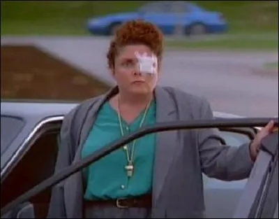 Comment Dawn crve-t-elle l'oeil de sa professeur ?