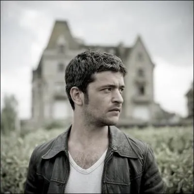 Qui est-ce ? (il a chant 'dance' et son album est sorti y'a pas lontemps)