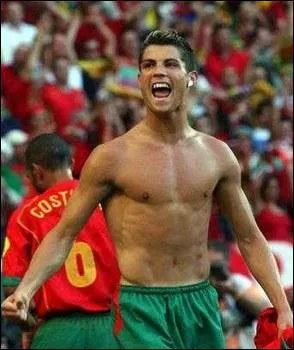 Qui est ce footballeur ?