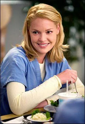 Avec lequel de ses collgues, Izzie Stevens a-t-elle couch ?