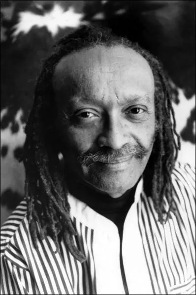 Pianiste tout en nergie, reconnu comme l'un des crateurs du Free-Jazz, il est aussi l'une des figures les plus controverses du Jazz.