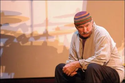 Pianiste et claviriste autrichien. A la fin des annes 60, il rejoint Miles Davis et fonde ensuite le groupe de Jazz-Rock Weather Report'.