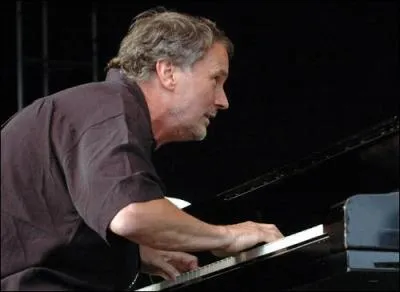 En 1973 ce pianiste sudois co-fonde avec Jan Garbarek un quartet, qui devint l'un des plus influents du Jazz europen.