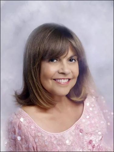 La cousine de Bcassine Chantal Goya est ne le 10 juin 1942 en