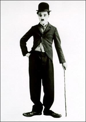 Le clbre acteur et ralisateur Charlie Chaplin s'est prsent  un concours de sosies de lui-mme.