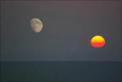 Que signifie le mot anglais 'moon' ?