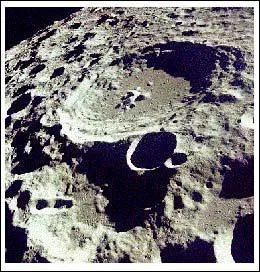 La crote lunaire est recouverte d'une couche poussireuse pouvant varier de 0  100 km d'paisseur suivant les endroits. Comment s'appelle cette couche de poussire ?