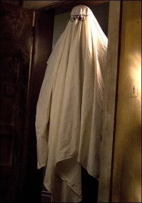 Qui ce cache derrire ce drap ?