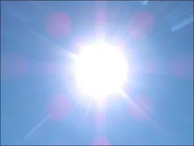 Quel est le sens de l'expression 'Un soleil de plomb' ?