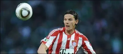 Il a joué au Standard, Marseille, Hambourg et il joue maintenant au Bayern Munich :