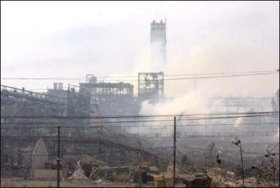 En France, dans quelle ville a eu lieu l'explosion d'une usine ptrochimique en 2001 ?