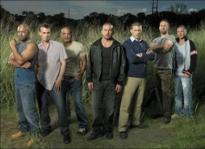 Quelle mystrieuse organisation doit-il combattre tout au long de cette srie ?