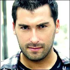 Comment s'appelle ce DJ ?