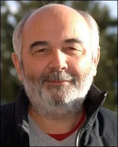 Grard Jugnot - Dans 'Le Pre Nol est une ordure', sa fiance, Josette, aprs la rplique 'Joyeux Nol Flix', lui assne un coup de :