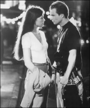 Dans 'Kuffs', elle a comme partenaire un acteur emblmatique des annes 90. Lequel ?