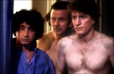 Qui est le pre biologique du bb dans 'Trois hommes et un couffin' (10, 2 millions d'entres en 1985) ?