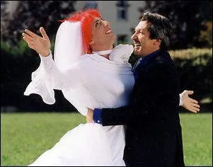 Comment s'appelle le cabaret dans lequel 'Chouchou ' (3, 7 millions d'entres en 2003) se travestit chaque soir ?