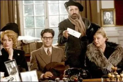 En quel hros se dguise Martin Lamotte, dans 'Papy fait de la rsistance ' (4, 1 millions d'entres en 1983) ?