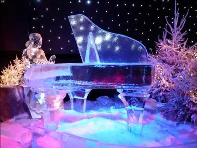 A qui s'adressait Balavoine en chantant 'Toute la ville t'appartient, toute la ville est dans tes mains' ?