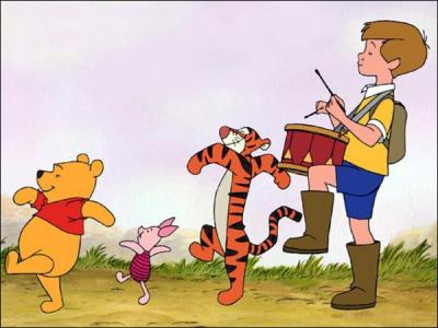 Quel est le prénom du gamin qui s'amuse comme un petit fou avec Winnie l'ourson et sa bande d'amis ?