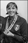 Dtentrice de la mdaille d'argent du 100 m dos aux JO de Tokyo en 1964, elle amliora par la suite le record du monde de cette spcialit et fut plusieurs fois championne de France. C'est :