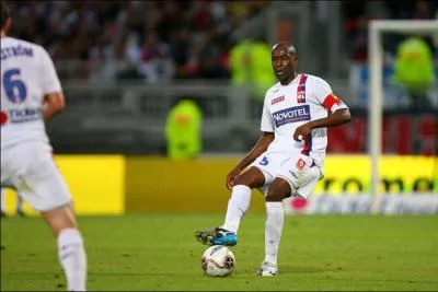 Quel est ce dfenseur qui a jou  Cruzeiro ?