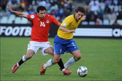 Quel est ce joueur qui volue actuellement  Santos ?