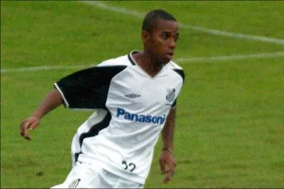 Quel est ce joueur qui a rcemment port les couleurs de Santos, club de ses dbuts ?