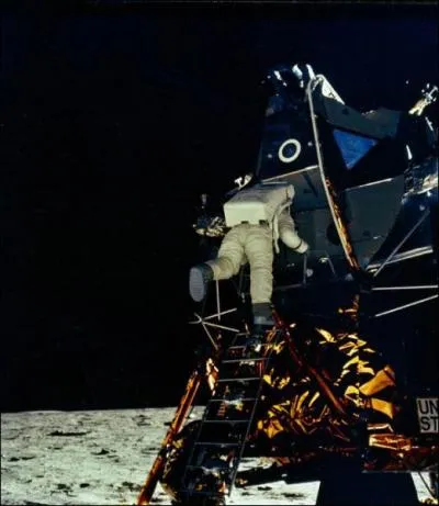 Pour envoyer des hommes sur la Lune au cours de la Mission Apollo 11, quels engins spatiaux ont t utiliss ?