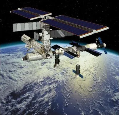 A quelle altitude gravite l'ISS (station spatiale internationale) ?
