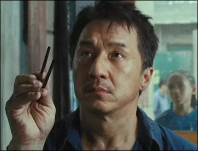 Que fait-il avec ses baguettes ?