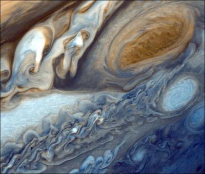 Jupiter a une atmosphère plus importante que celle de la Terre.