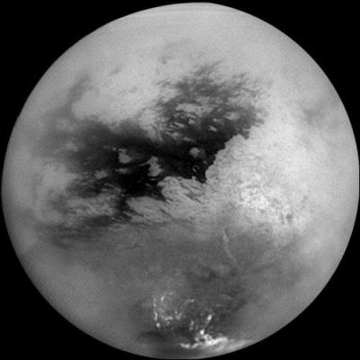 Quelles sont les particularités de Titan, la lune de Saturne ?