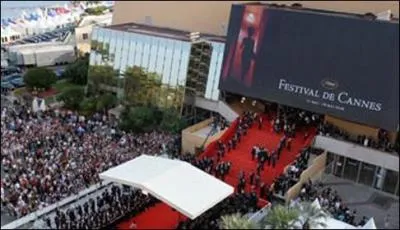 Quel cinaste fera l'ouverture du prochain festival de Cannes, avec son film Midnight in Paris ?