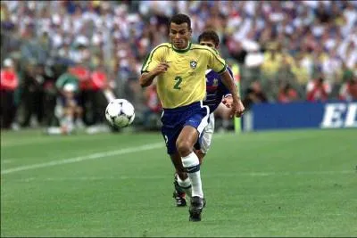 Qui tait le latral droit ?